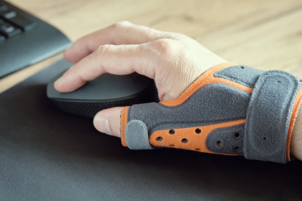Découvrez les avantages des gants de compression pour joints